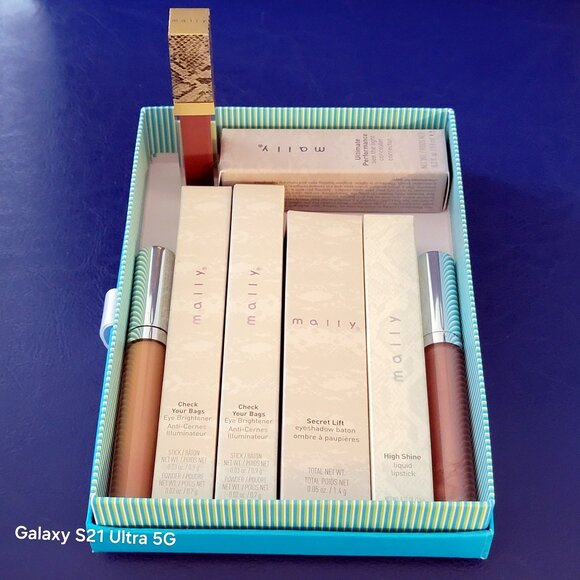 8 Piece Mally Makeup Cosmetics Bundle Lot in a Gift Box - Picture 1 of 15